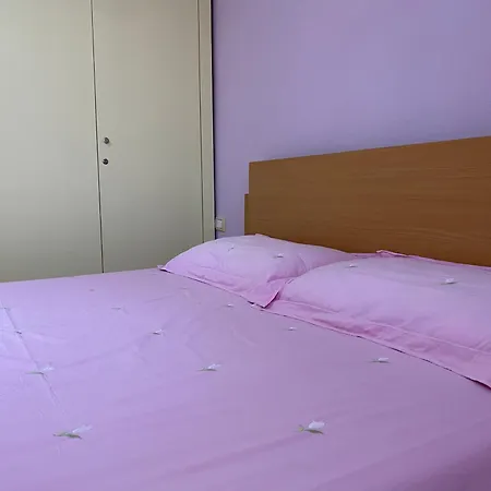 Comfy One-Bedroom Flat In Golem, 1Br, 2 Sofas Exterior photo