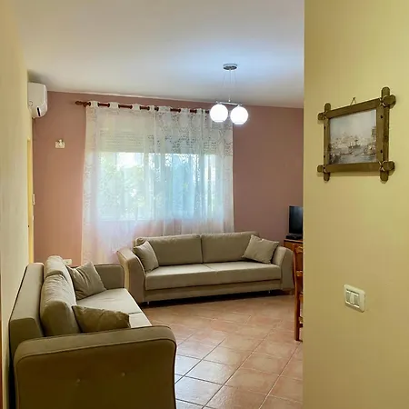 Comfy One-Bedroom Flat In Golem, 1Br, 2 Sofas Exterior photo