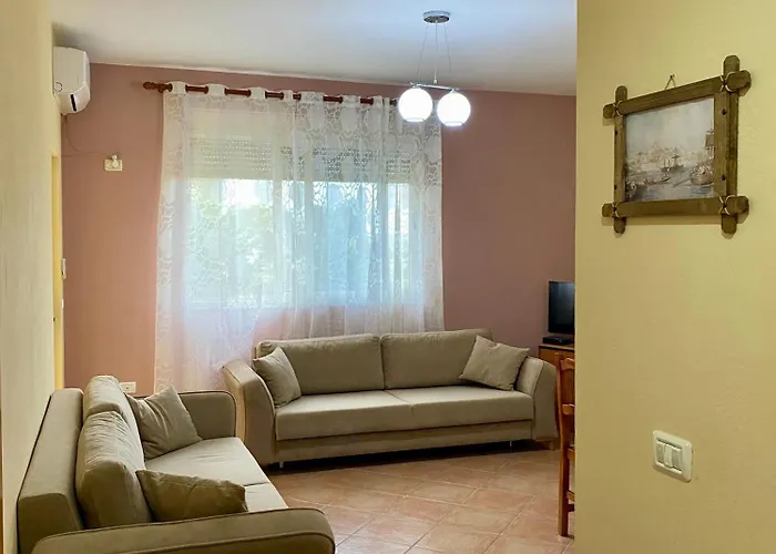 Comfy One-Bedroom Flat In Golem, 1Br, 2 Sofas