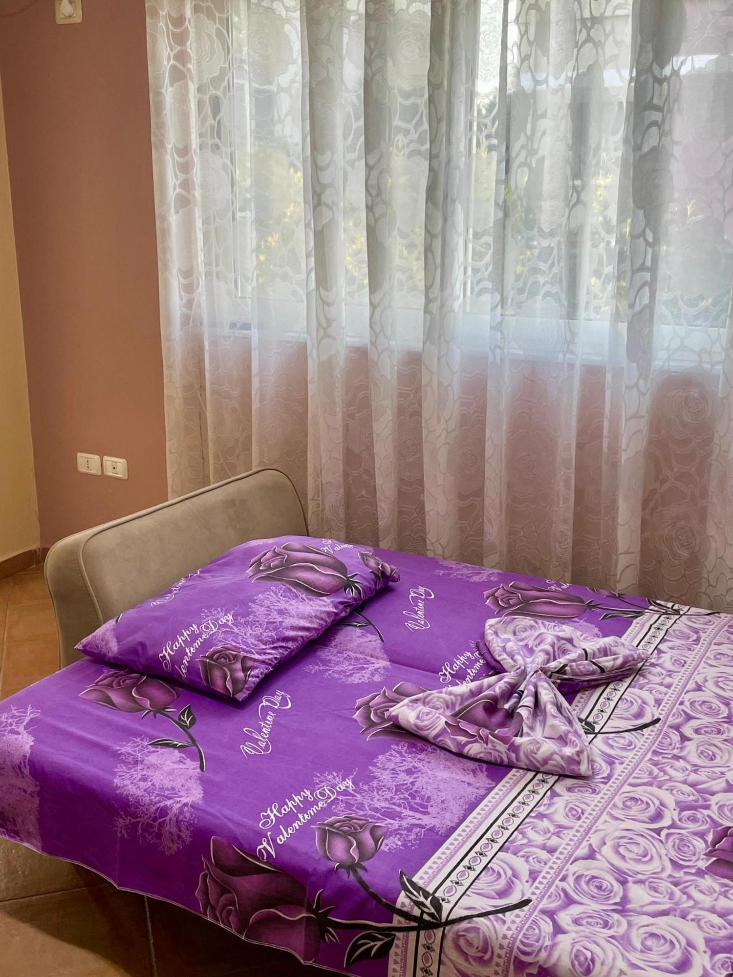 Appartement Comfy One-bedroom Flat In Golem, 1br, 2 Sofas
