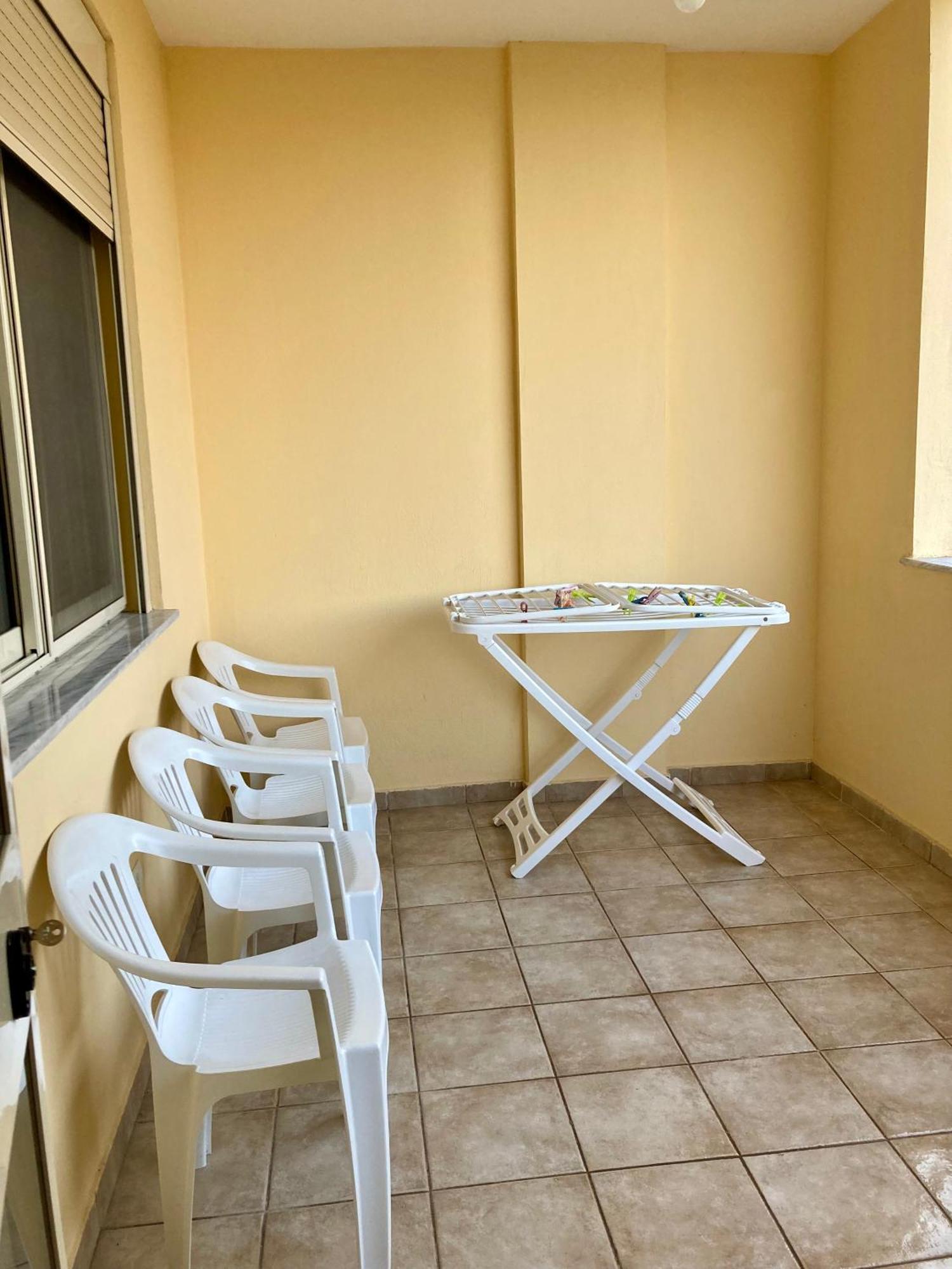 Comfy One-bedroom Flat In Golem, 1br, 2 Sofas